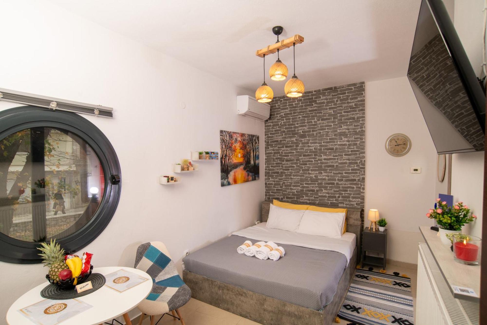 Central & Riverfront Room 1 Edessa Bagian luar foto